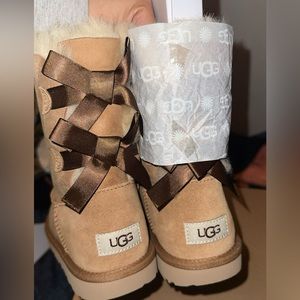 Uggs - Bailey bow ll Us 6